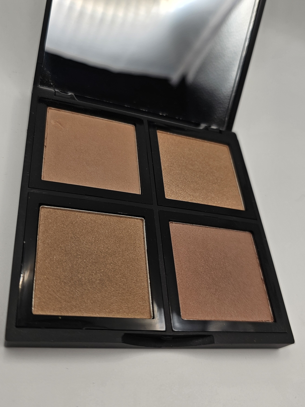 NEW ELF Neutral Bronzer & Blush Quad Palette "Bronzed Beauty" Light/Medium